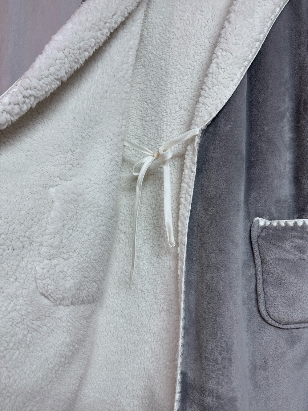 Cozy Hooded Plush Robe with Sherpa Lining - Gray Size Small NWT - Picture 3 of 6